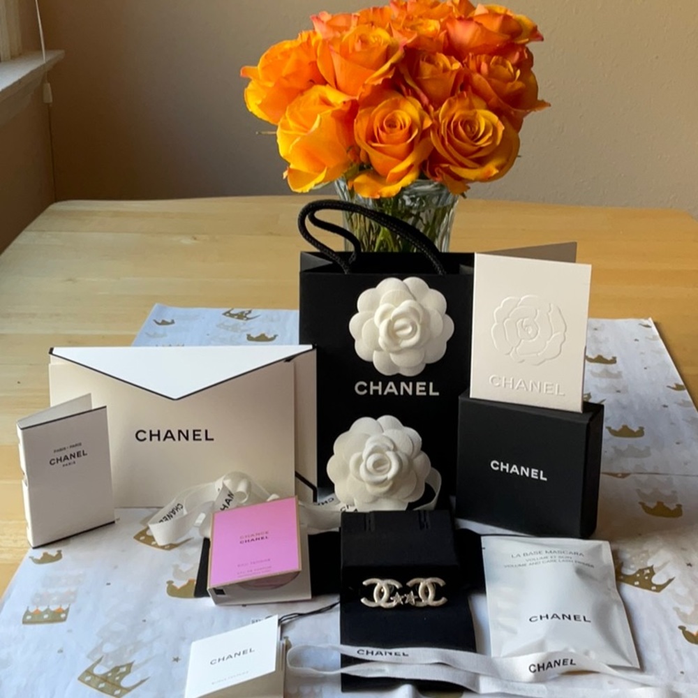 ⭐️ CHANEL CC EARRINGS WITH STARS ⭐️ NWT ⭐️ - Picture 16 of 16